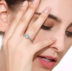 Six-claw Diamond Ring